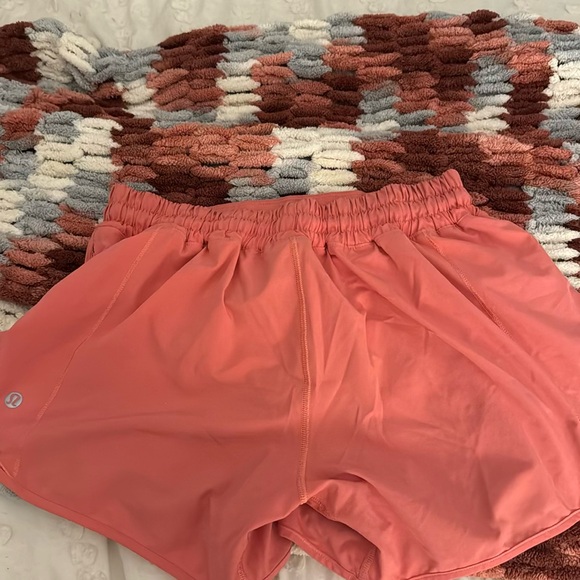 Lululemon hotty hot shorts 4” - Picture 2 of 5